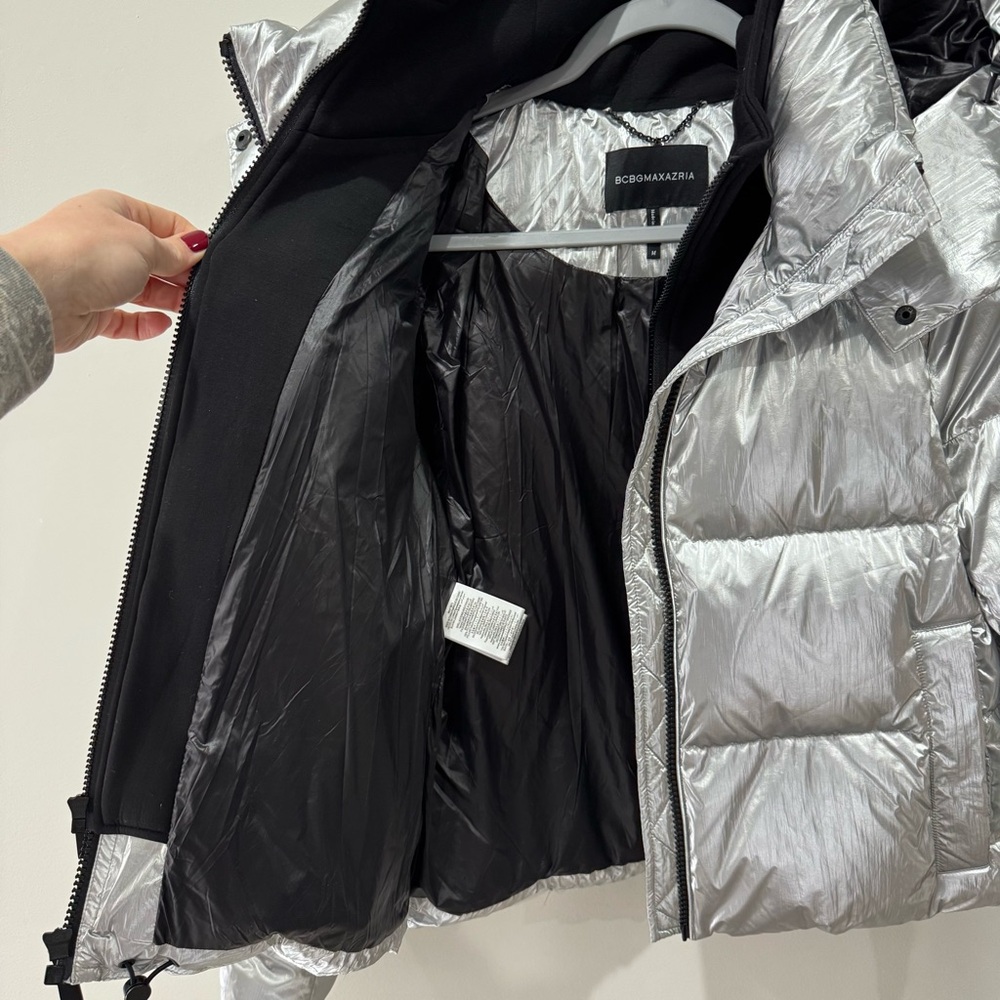 Metalic Silver Puffer Coat Size Medium BCBG Maxazria - Picture 6 of 10